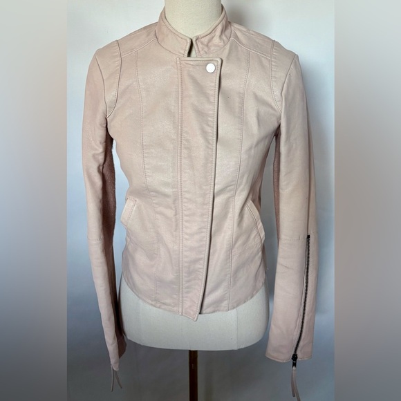Preloved Free People Pale Pink Cool & Clean
Moto Vegan Leather Zip Up Jacket 2 - Picture 2 of 13